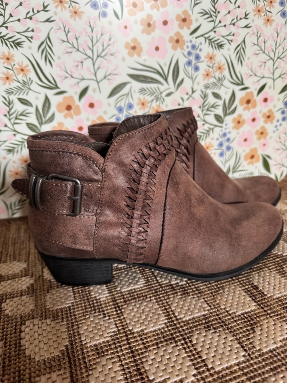 American Rag Cie Brown Ankle Booties Womens 6.5 Western Boho Buckle Stacked Heel